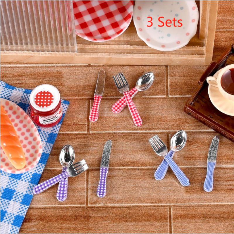 Model Kitchen Set - 3 ชุด Dollhouse Miniature KITCHEN ของเล่นลายสก๊อตส้อมและช้อนสามชิ้นชุดตกแต่งบ้านเด็กเล่นของเล่นเครื่องประดับของขวัญ